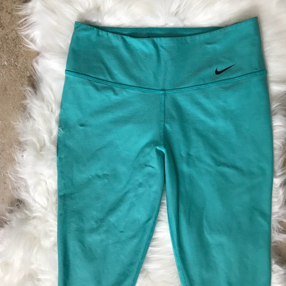 Nike Legend Crop Leggings